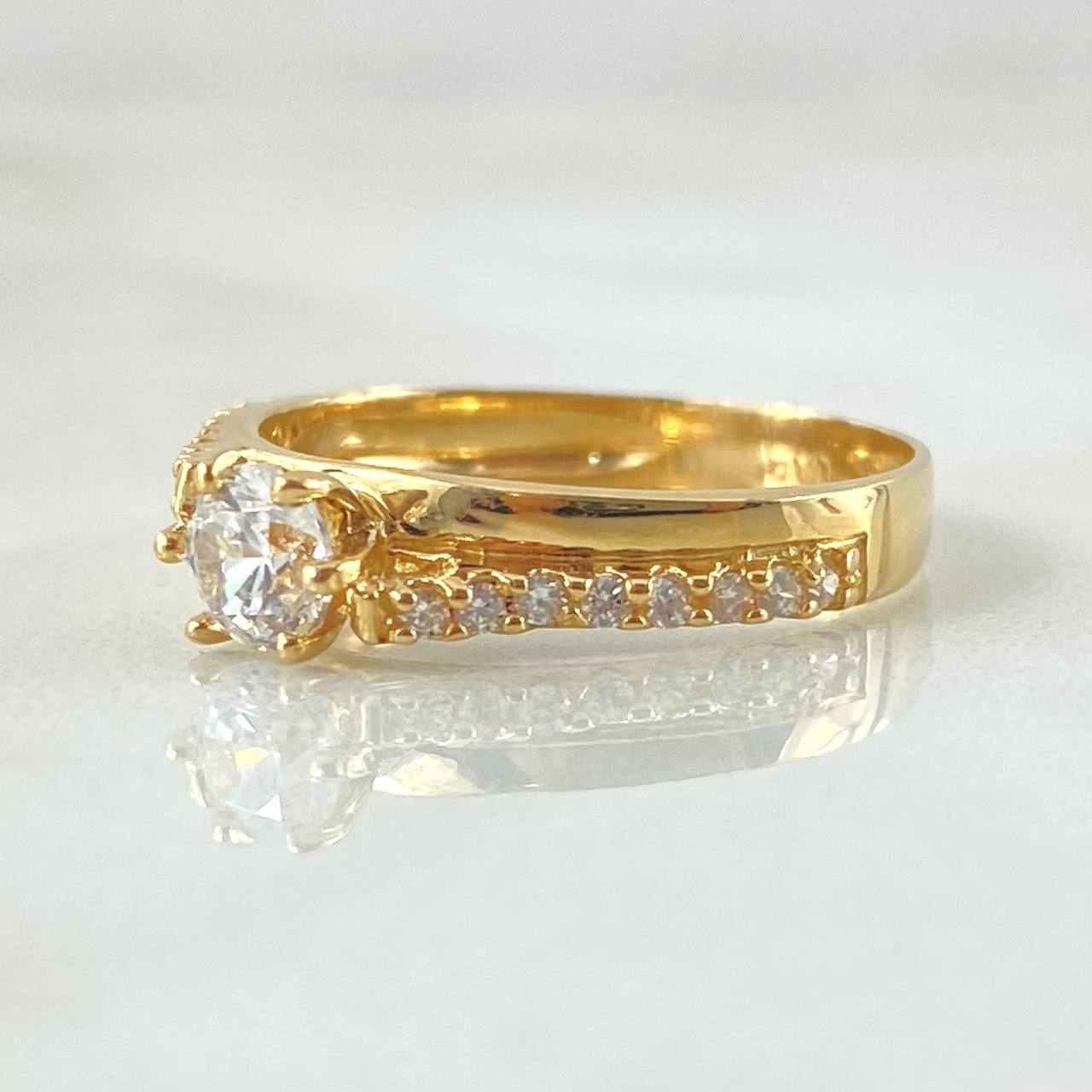 Solitaire Ring Crossed Ladder 2.35gr / Size 6 1/2 / 18K Yellow Gold ©