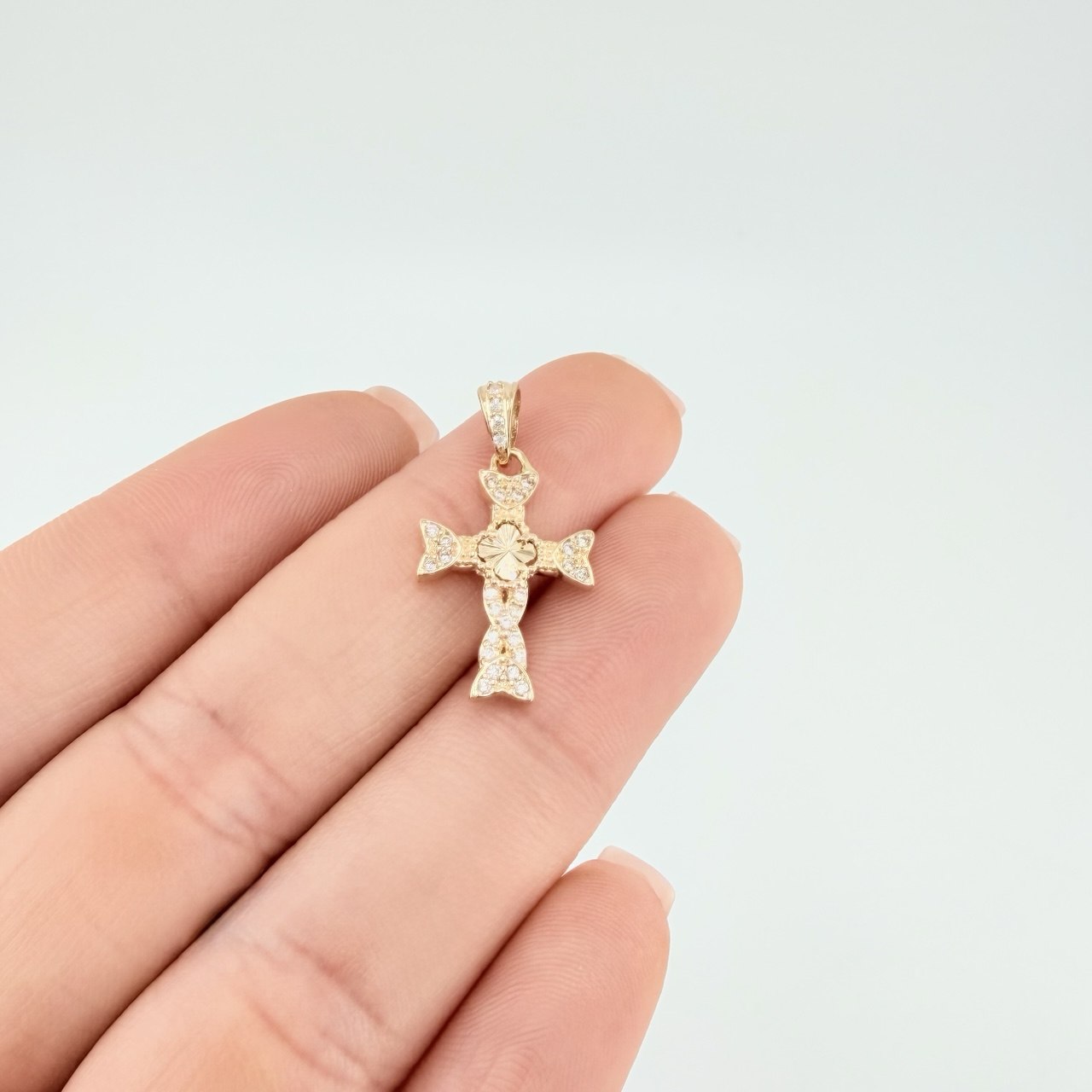 Diamond Cut Clover Cross Pendant Braided 1.65 g / 1 in 18K Yellow Gold