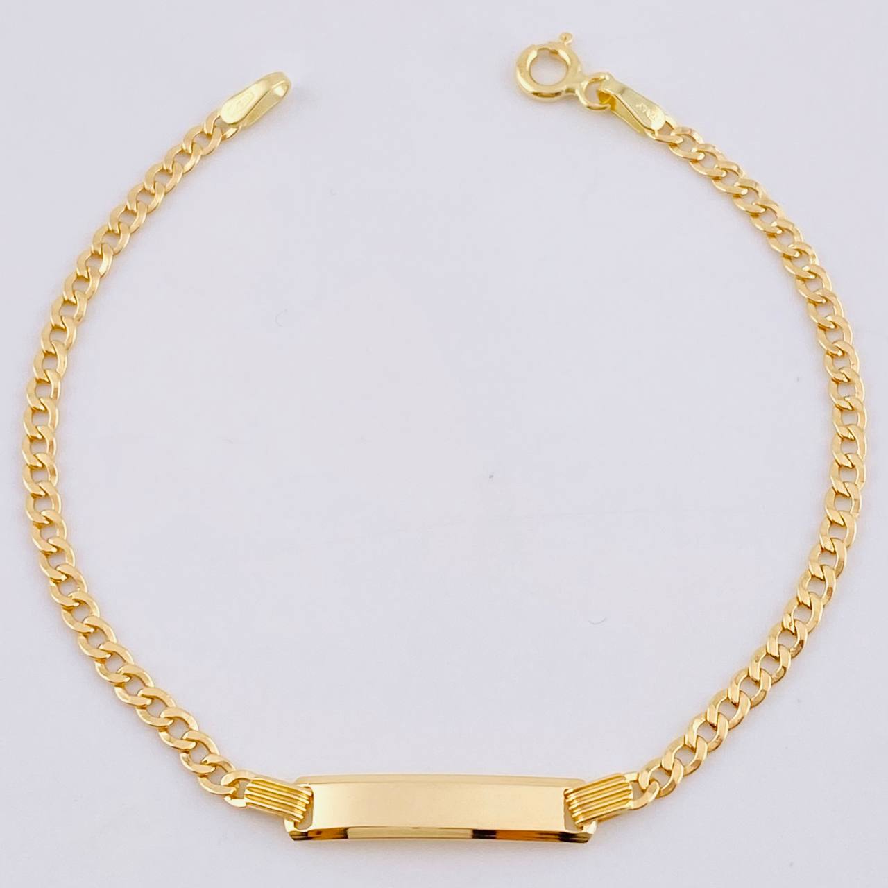 Pulso Cubano Placa Rectangular 1.85gr / 6 in / 2.4mm Oro Amarillo +1 18K