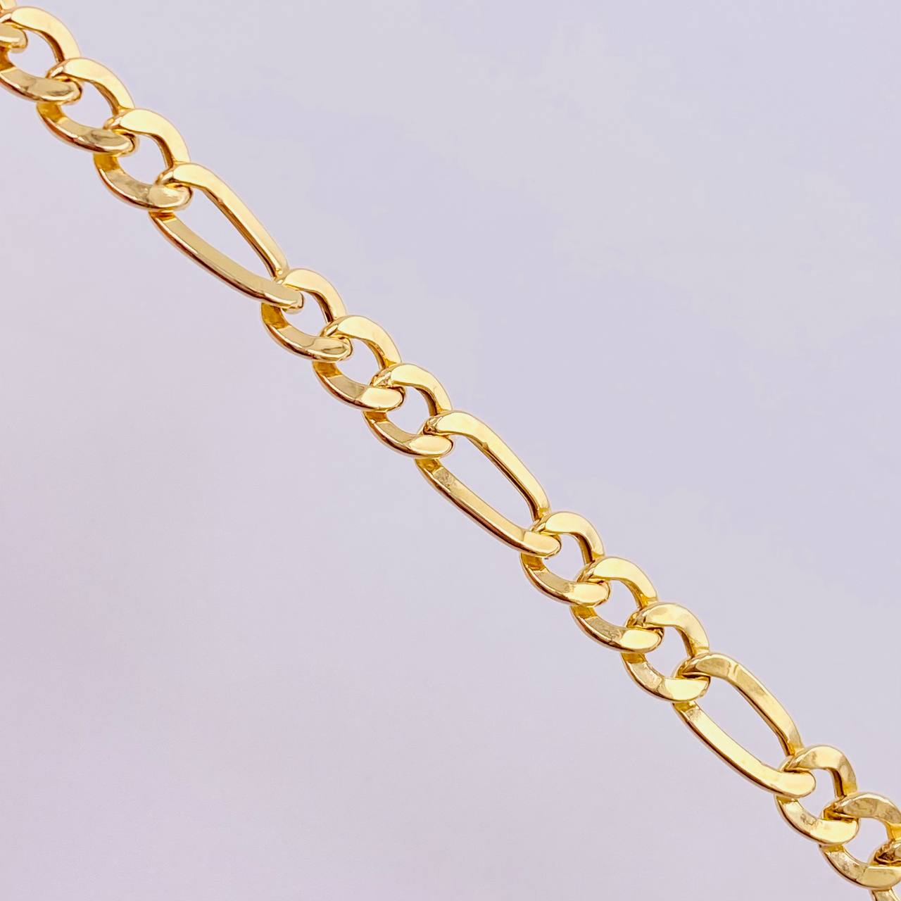 Pulso Figaro 4.7gr / 7 3/4 in / 5.2mm Oro Amarillo +1 18K