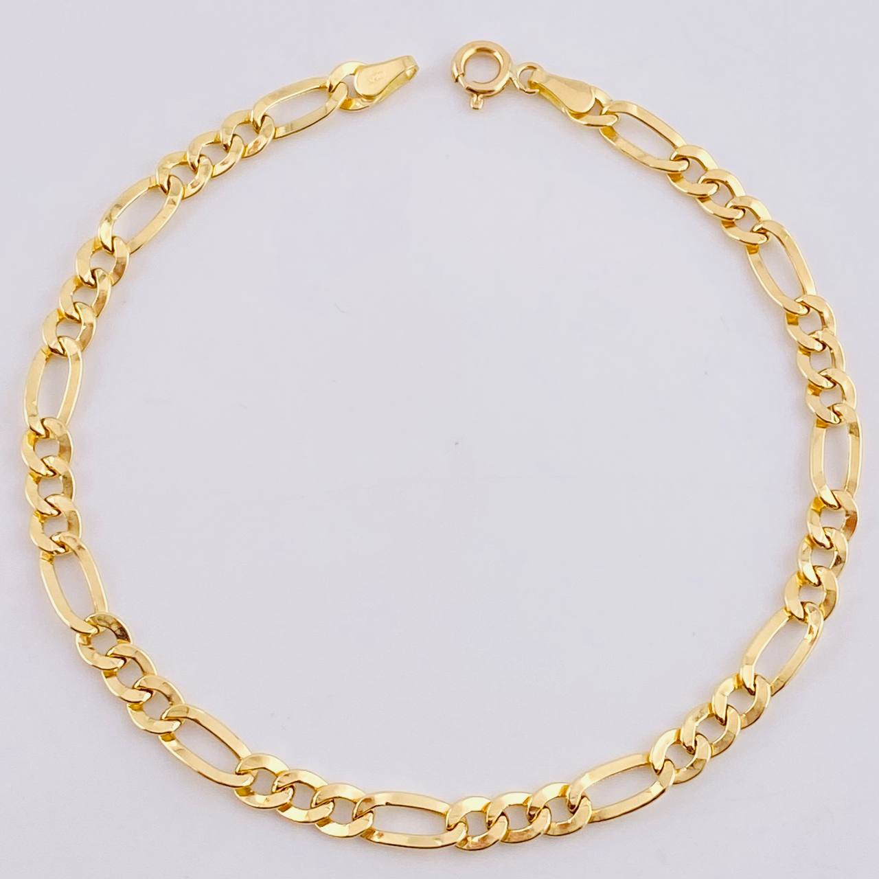 Pulso Figaro 2.6gr / 7 3/4 in / 4.45mm Oro Amarillo +1 18K *
