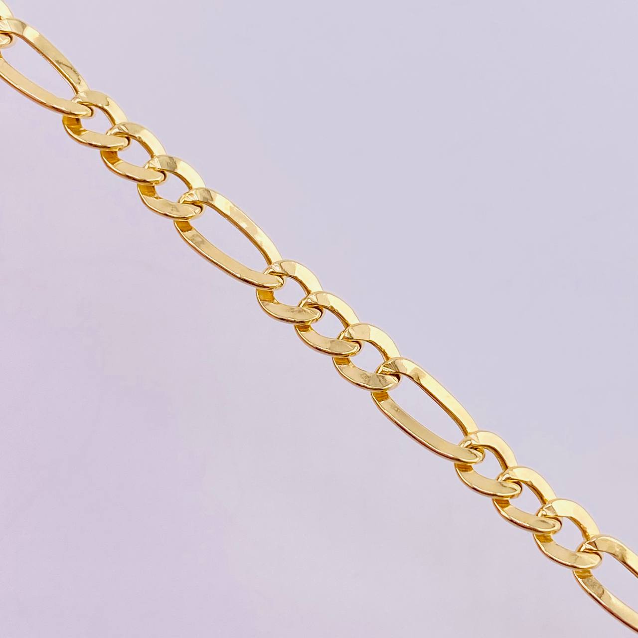 Pulso Figaro 2.6gr / 7 3/4 in / 4.45mm Oro Amarillo +1 18K *
