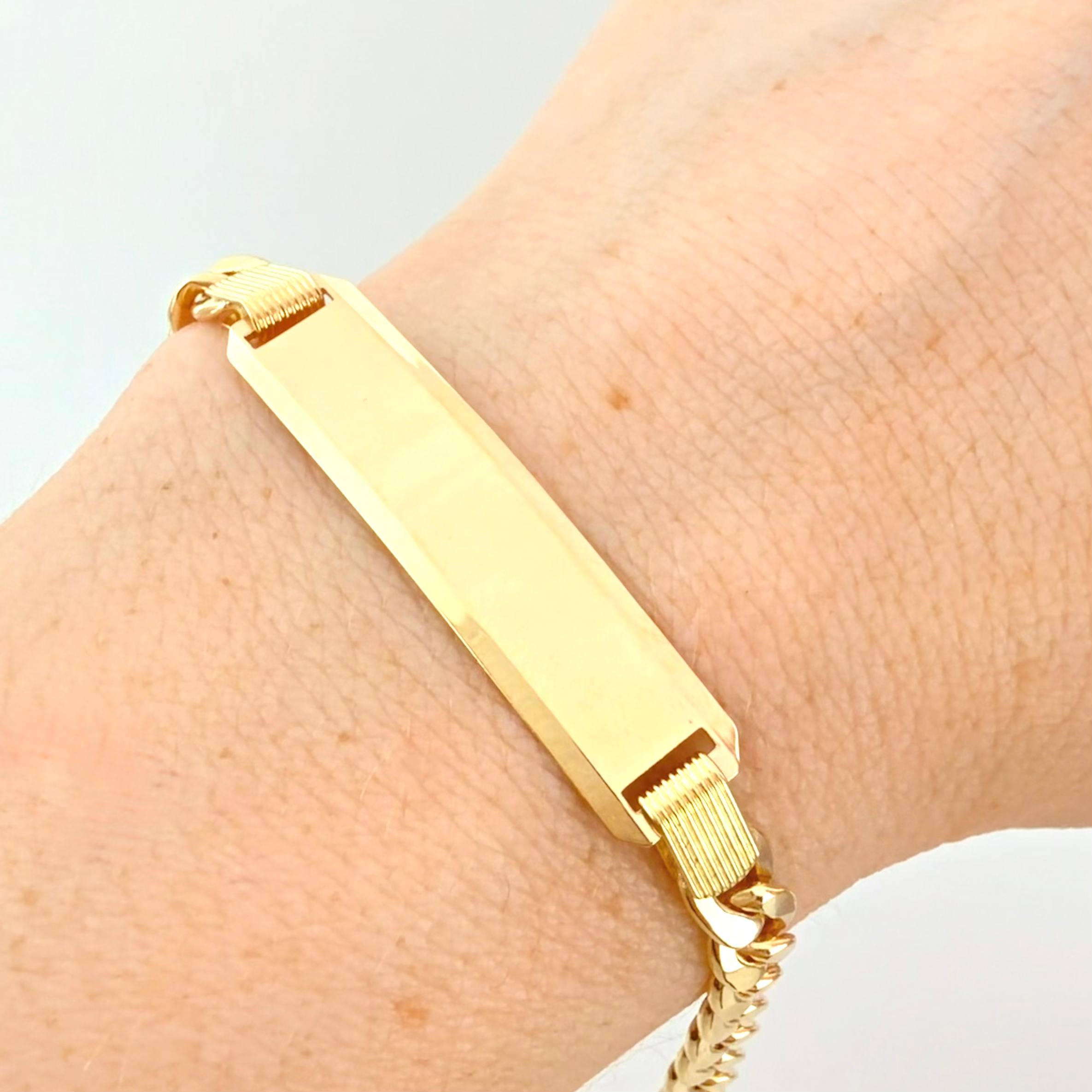 Pulso Cubano Placa Rectangular 11.1gr / 8 1/4 in / 5.7mm Oro Amarillo +1 18K