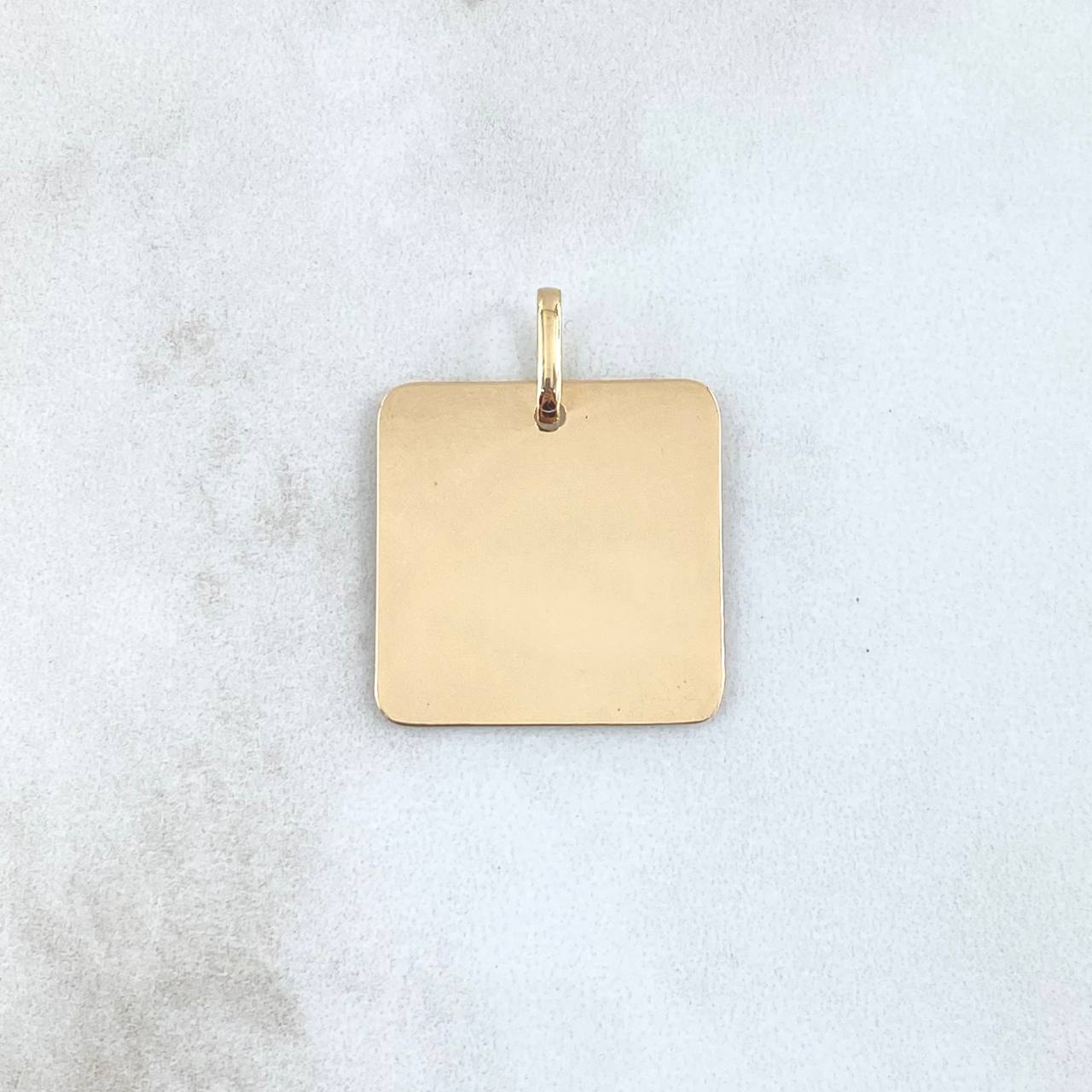 Dije Cuadrada 2.35gr / 2.2cm-2.7cm / Lisa Oro Amarillo 18K