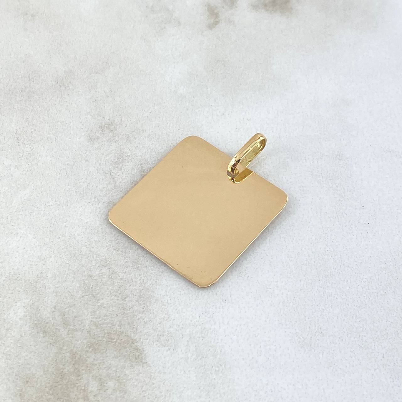 Dije Cuadrada 2.35gr / 2.2cm-2.7cm / Lisa Oro Amarillo 18K