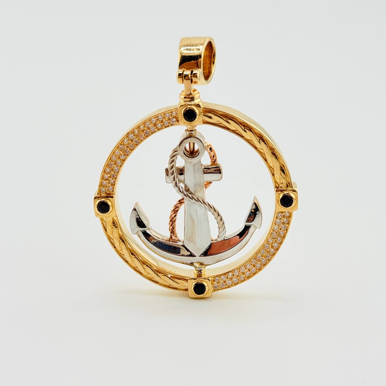 Dije Ancla Movil 15.65gr / 2 in / Tres Oros 18K ©