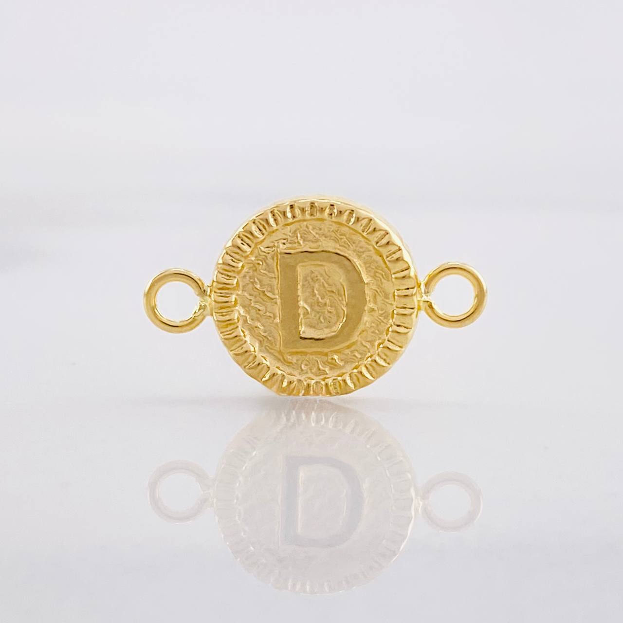 Herraje Circulo Letra D 0.55g / 3/4 in Oro Amarillo 18K
