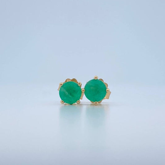 Topos Cuatro Garras Esmeralda 0.95gr / Oro Amarillo 18K +