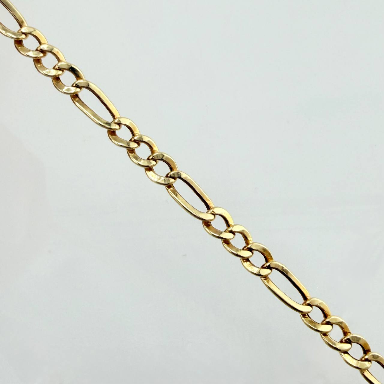 Cadena Figaro 17.45gr / 25 1/2 in / 5.6mm Oro Amarillo +1 18K ©