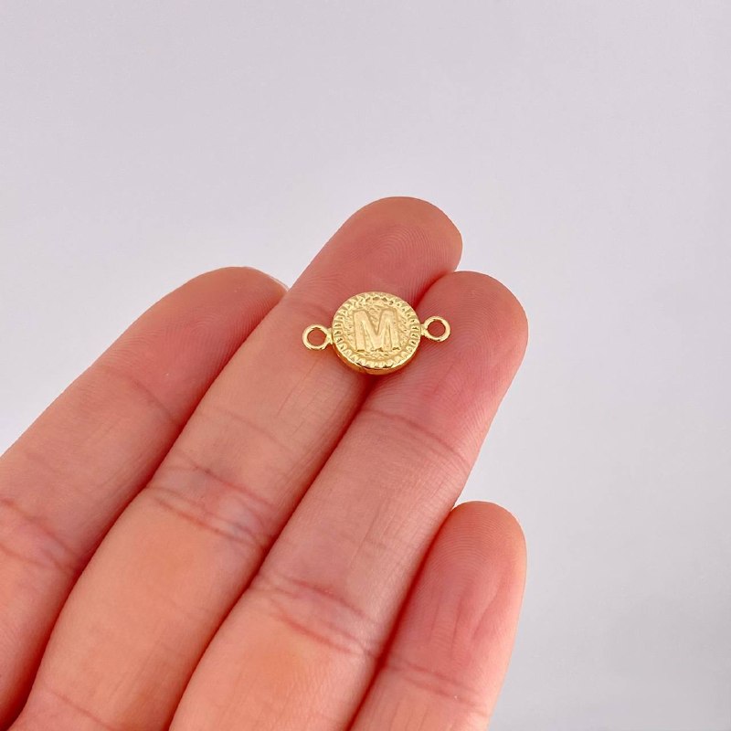 Herraje Circulo Letra M 0.55g / 3/4 in Oro Amarillo 18K