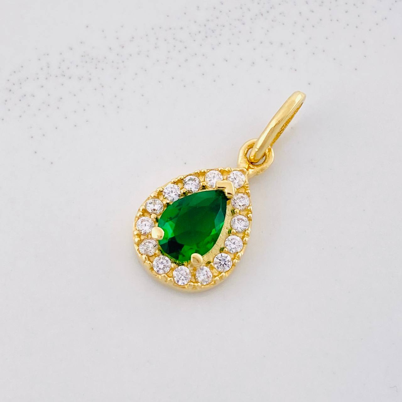Dije Lagrima 1.6g / 3/4 in Oro Amarillo 18K