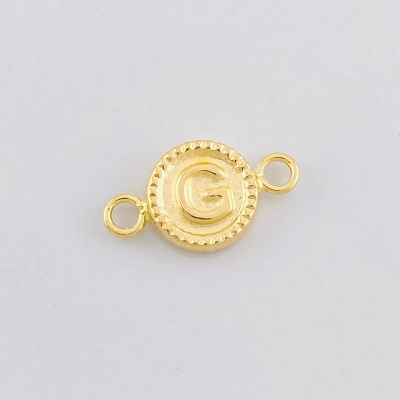 Charm Circle Letter G 0.4g / 1/2 in 18K Yellow Gold