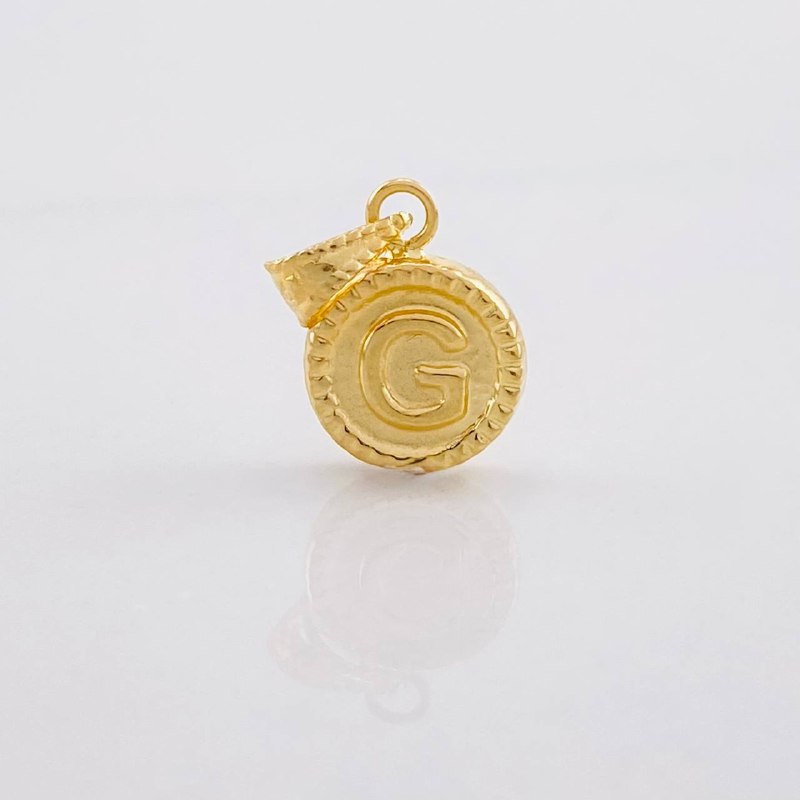 Dije Circulo Letra G 0.4g / 1/2 in Oro Amarillo 18K