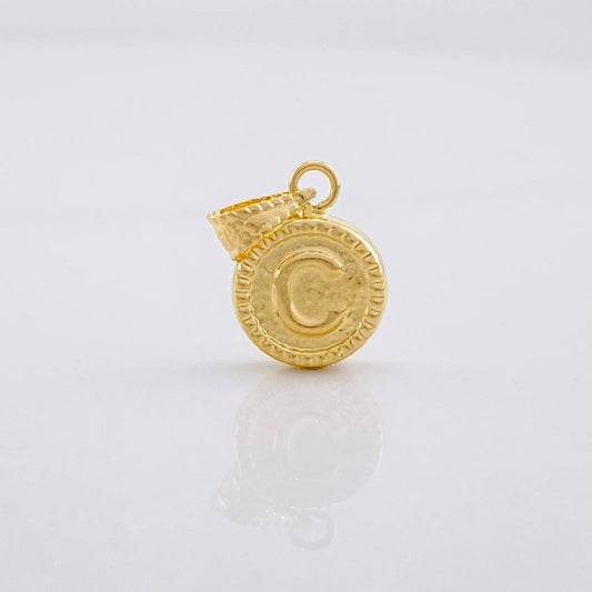 Pendant Circle Letter C 0.4g / 1/2 in 18K Yellow Gold
