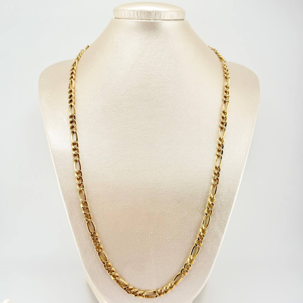 Cadena Figaro 17.45gr / 25 1/2 in / 5.6mm Oro Amarillo +1 18K ©