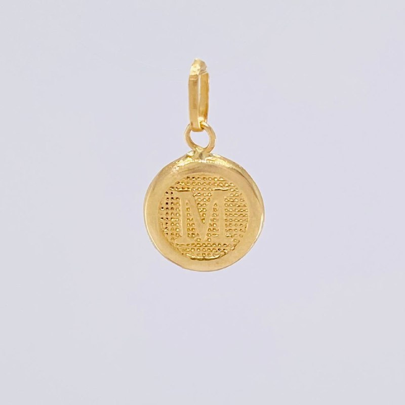 Dije Circulo Letra M 0.35g / 3/4 in Oro Amarillo 18K