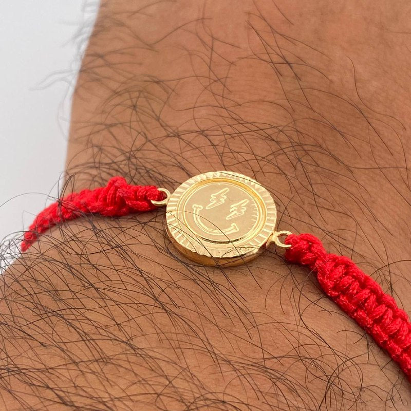 Pulsera Tejida Roja Carita Feliz 1.35gr / Oro 18K $