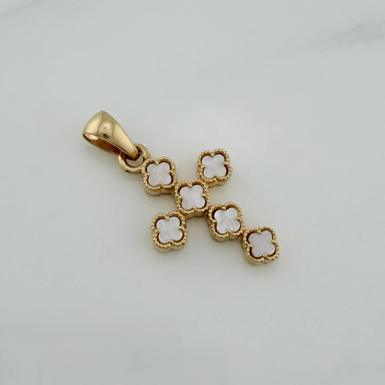 Dije Cruz Trebol 3.25 g / 1 1/4 in Oro Amarillo 18K