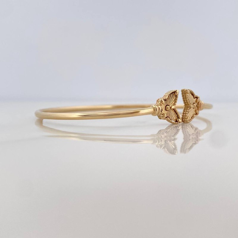 Diamond Cut Butterfly Hoop Bracelet 3.55 g / 6 1/2 in / 1.6 mm 18K Yellow Gold