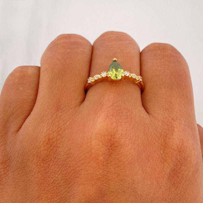 Solitaire Drop Ring 2.15 g / T7 3/4 Yellow Gold 18K