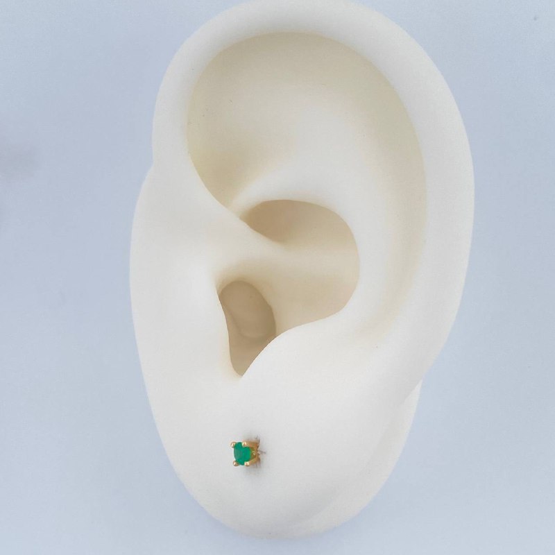 Topos Cuatro Garras Esmeralda 0.8gr / Oro Amarillo 18K %