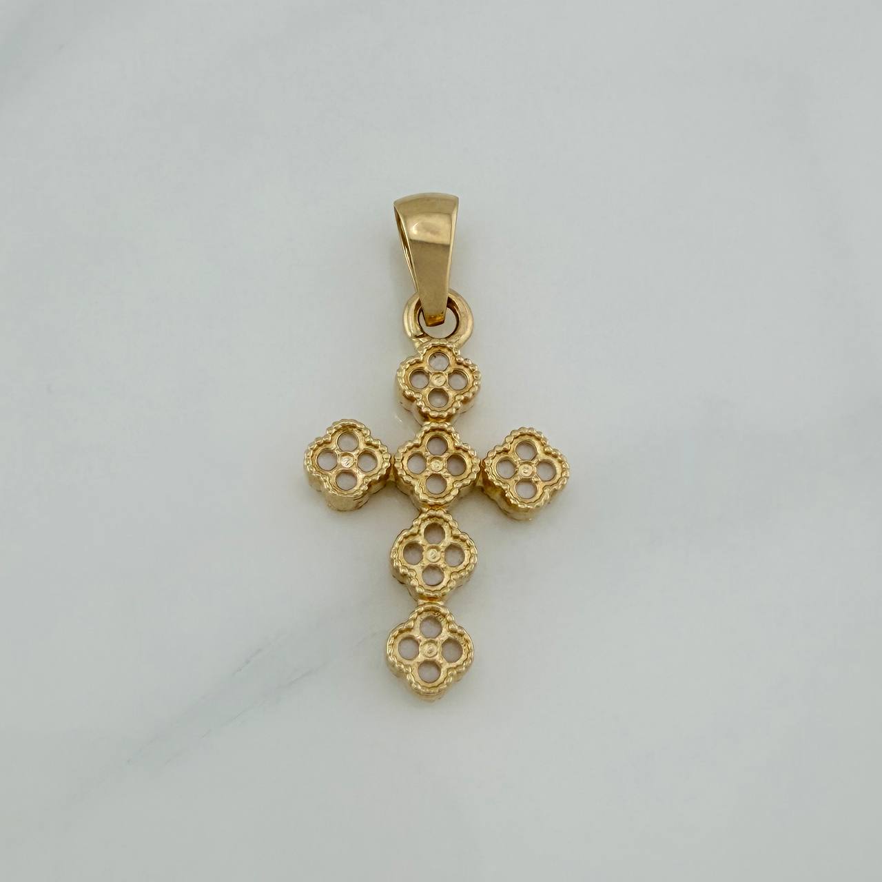 Dije Cruz Trebol 3.25 g / 1 1/4 in Oro Amarillo 18K
