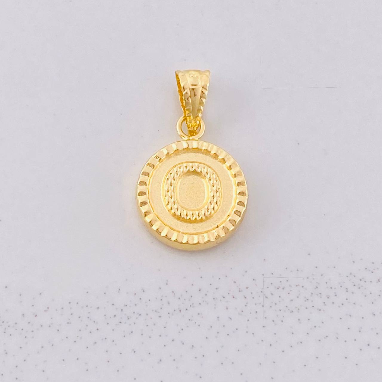 Pendant Circle Letter O 0.6g / 3/4 in Yellow Gold 18K