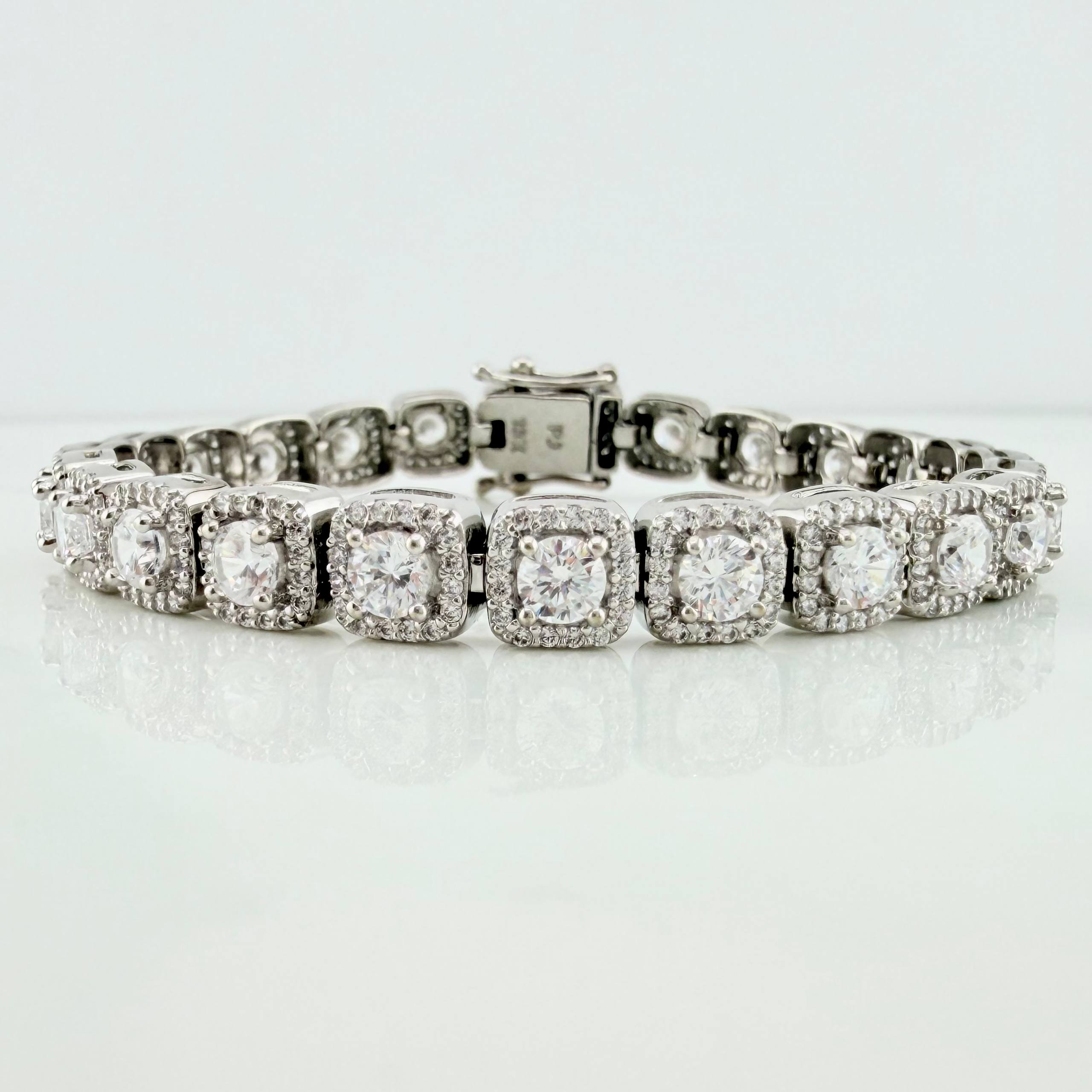 Tennis Bracelet 23.95 g / 7 in / 6.7 mm 18K White Gold