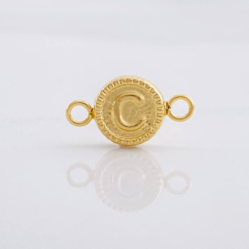 Charm Circle Letter C 0.4g / 1/2 in Yellow Gold 18K