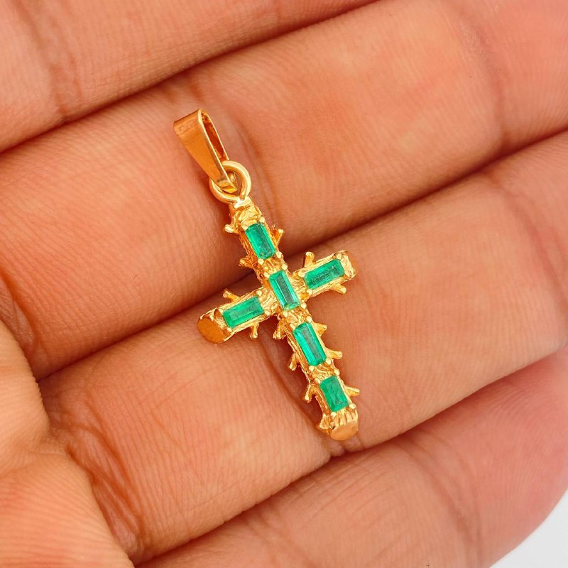 Pendant Baroque Cross 2.5gr / 1 1/4 in / 18K Gold $