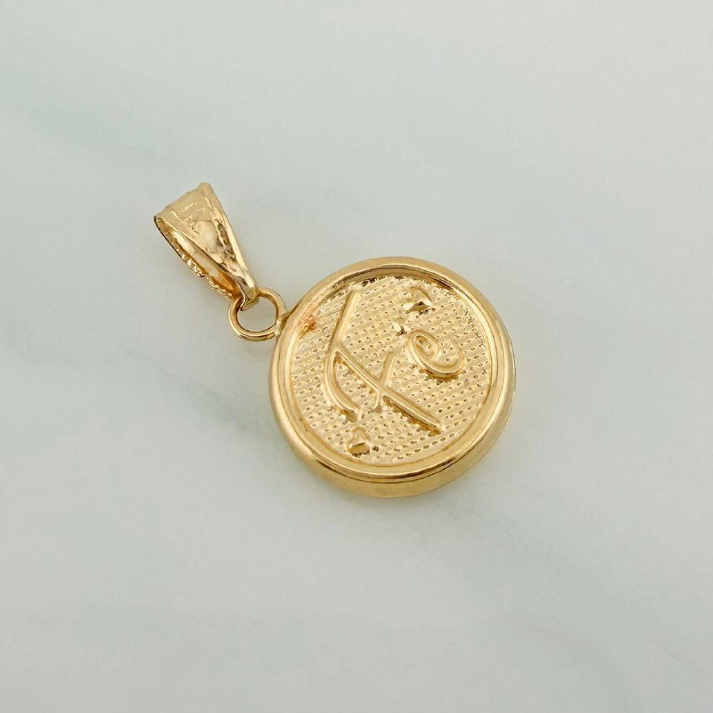 Dije Fe 0.9gr / 3/4 in / Oro Amarillo 18K %