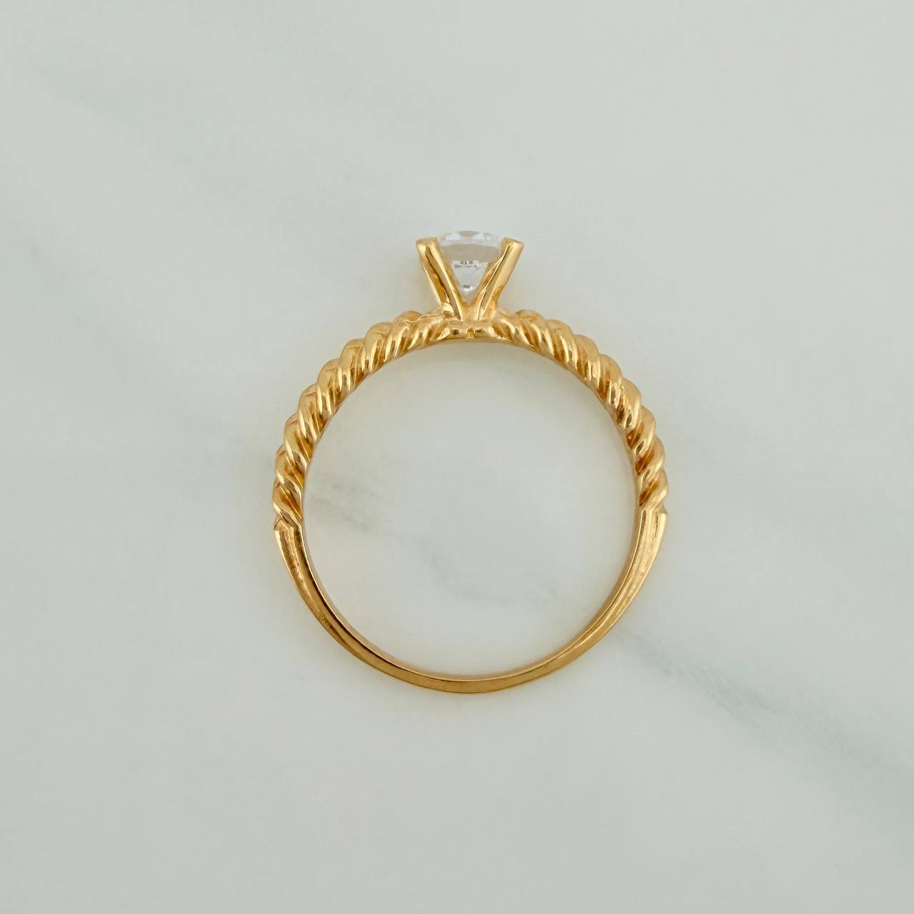 Anillo Solitario Trenzado 2.55gr / T7 1/4 / 1 in / Oro Amarillo 18K $