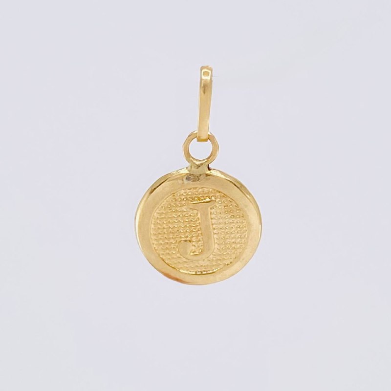 Dije Circulo Letra J 0.4g / 1/2 in Oro Amarillo 18K