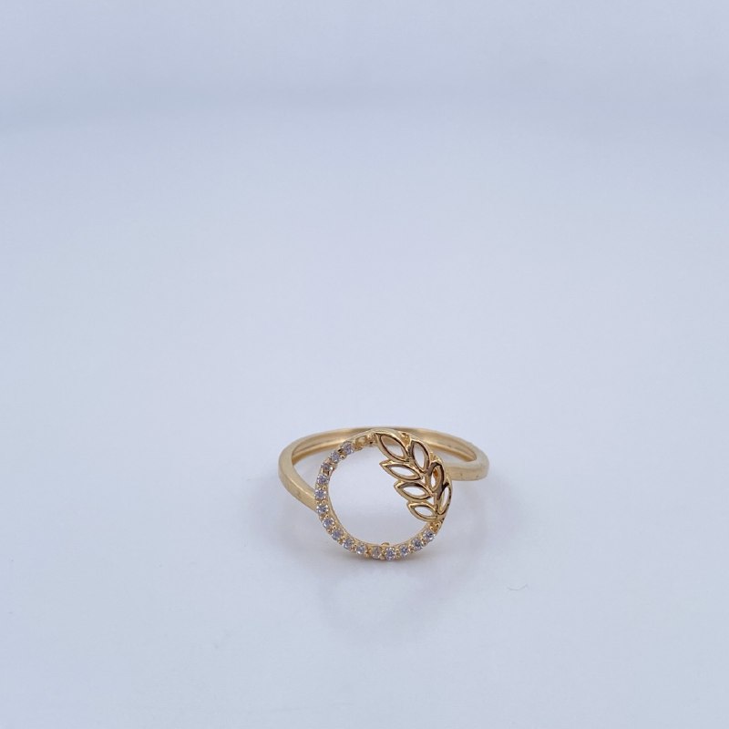 Olive Ring 1.5gr / Size 5 3/4 / 18K Gold &