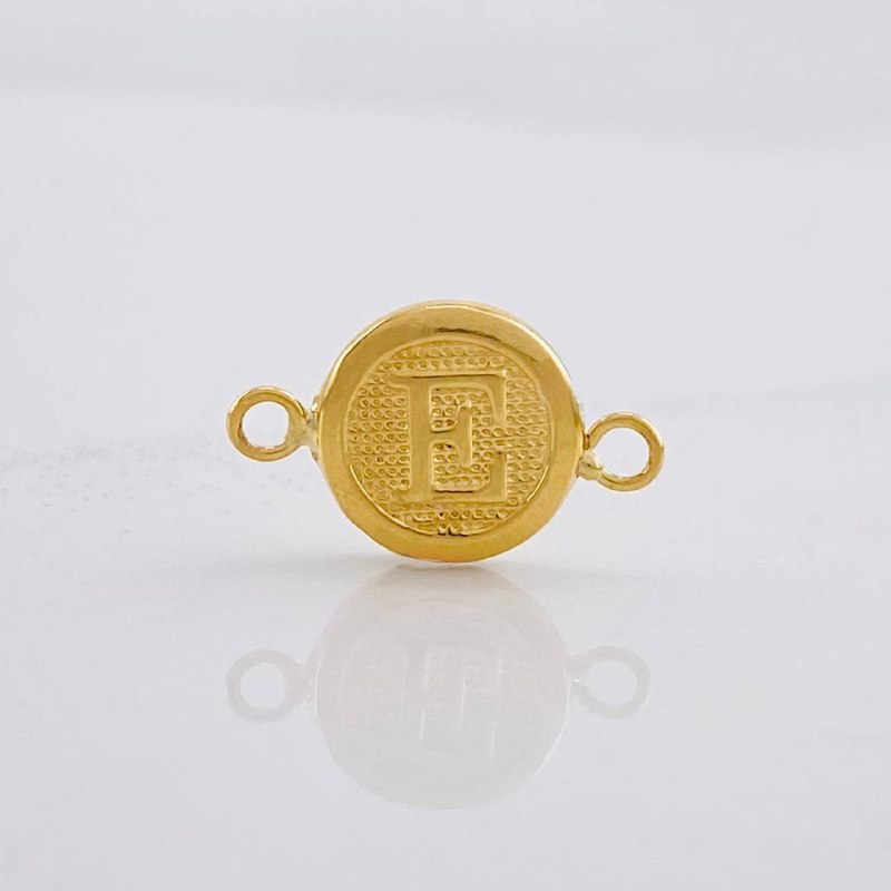 Charm Circle Letter E 0.35g / 1/2 in 18K Yellow Gold