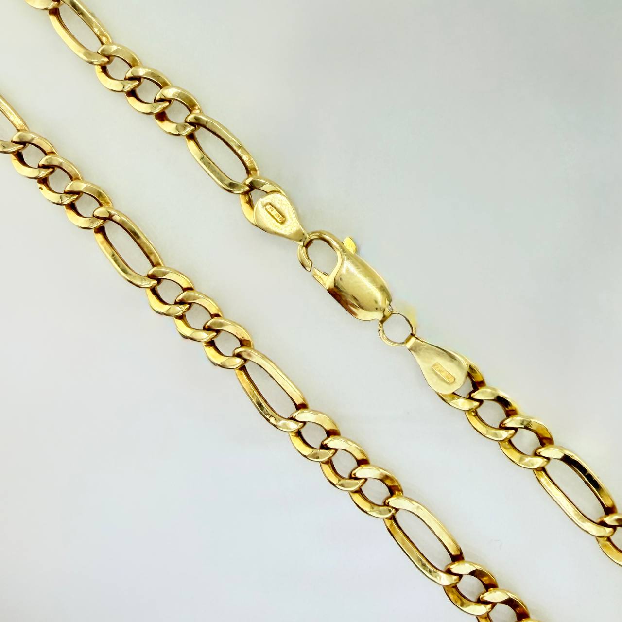 Cadena Figaro 17.45gr / 25 1/2 in / 5.6mm Oro Amarillo +1 18K ©