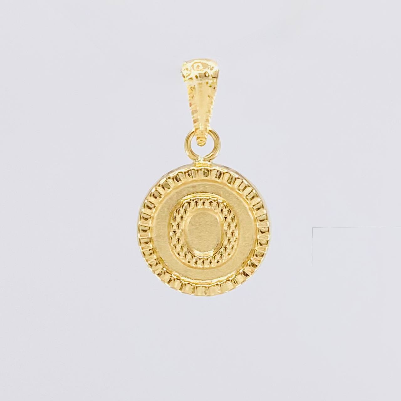 Dije Letra O Doble Textura 0.6g / 3/4 in Oro Amarillo 18K