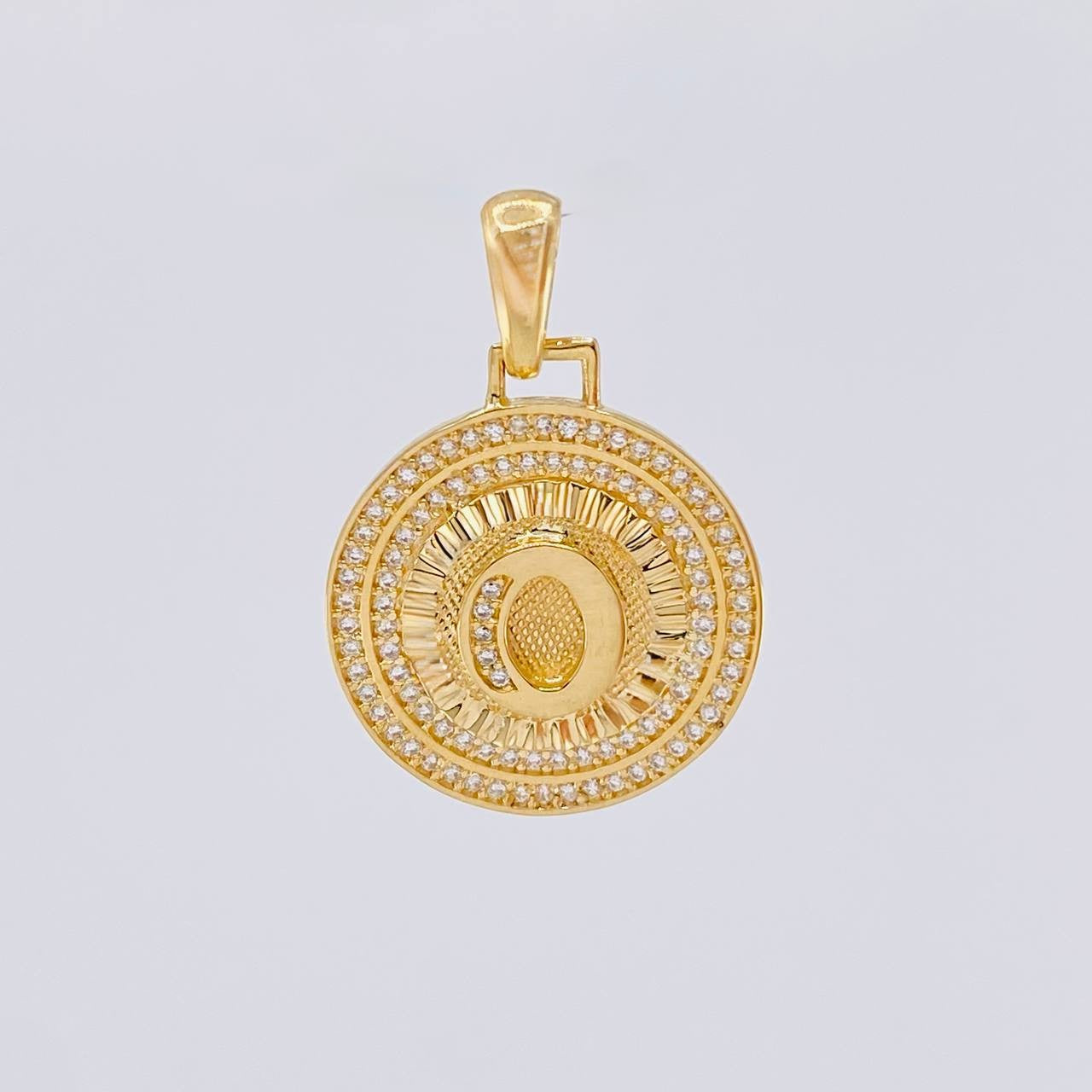 Dije Medalla Letra O 4.65g / 1 1/4 in Oro Amarillo 18K