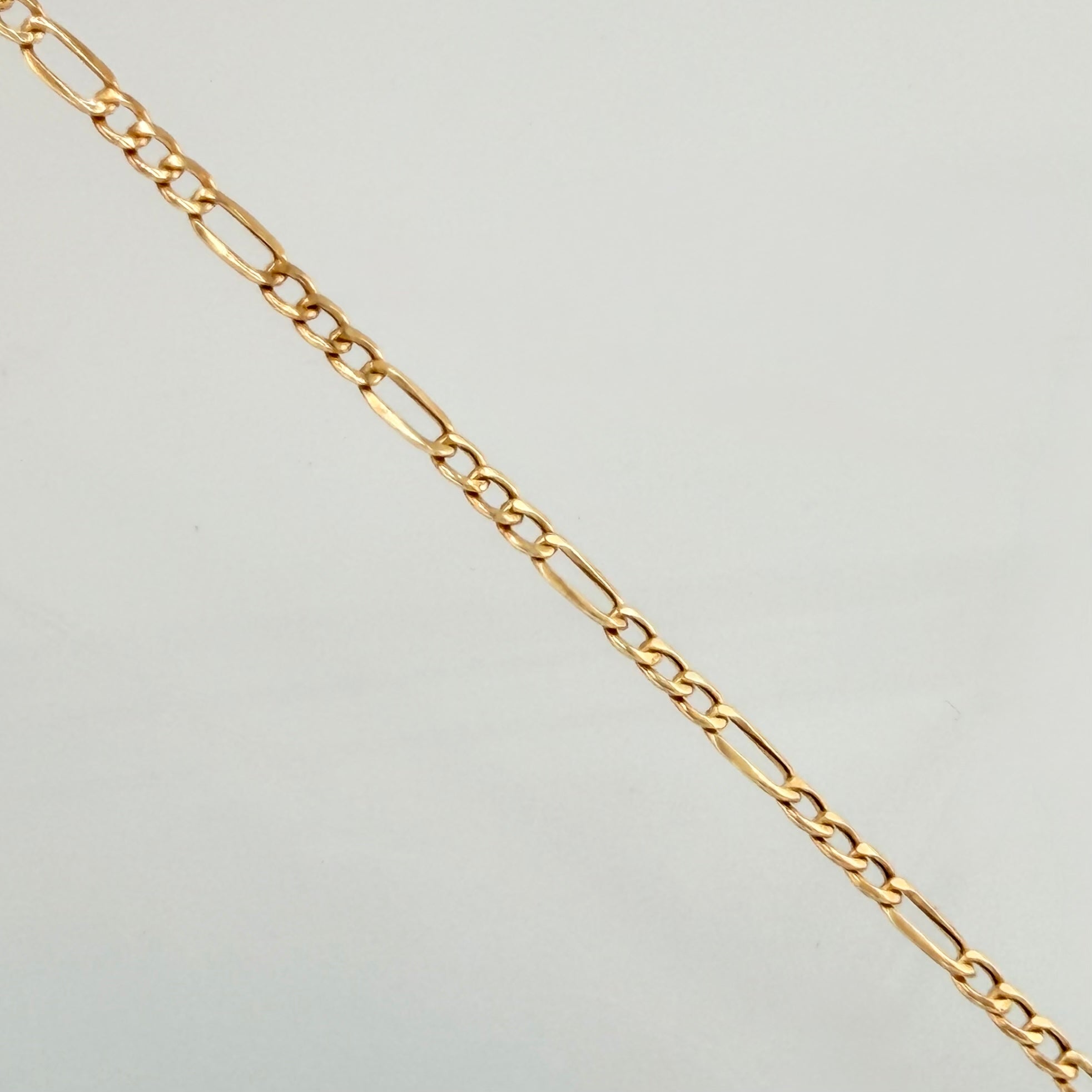 Cadena Figaro 2.25gr / 19 3/4 in / 2.6mm Oro Amarillo +1 18K ©