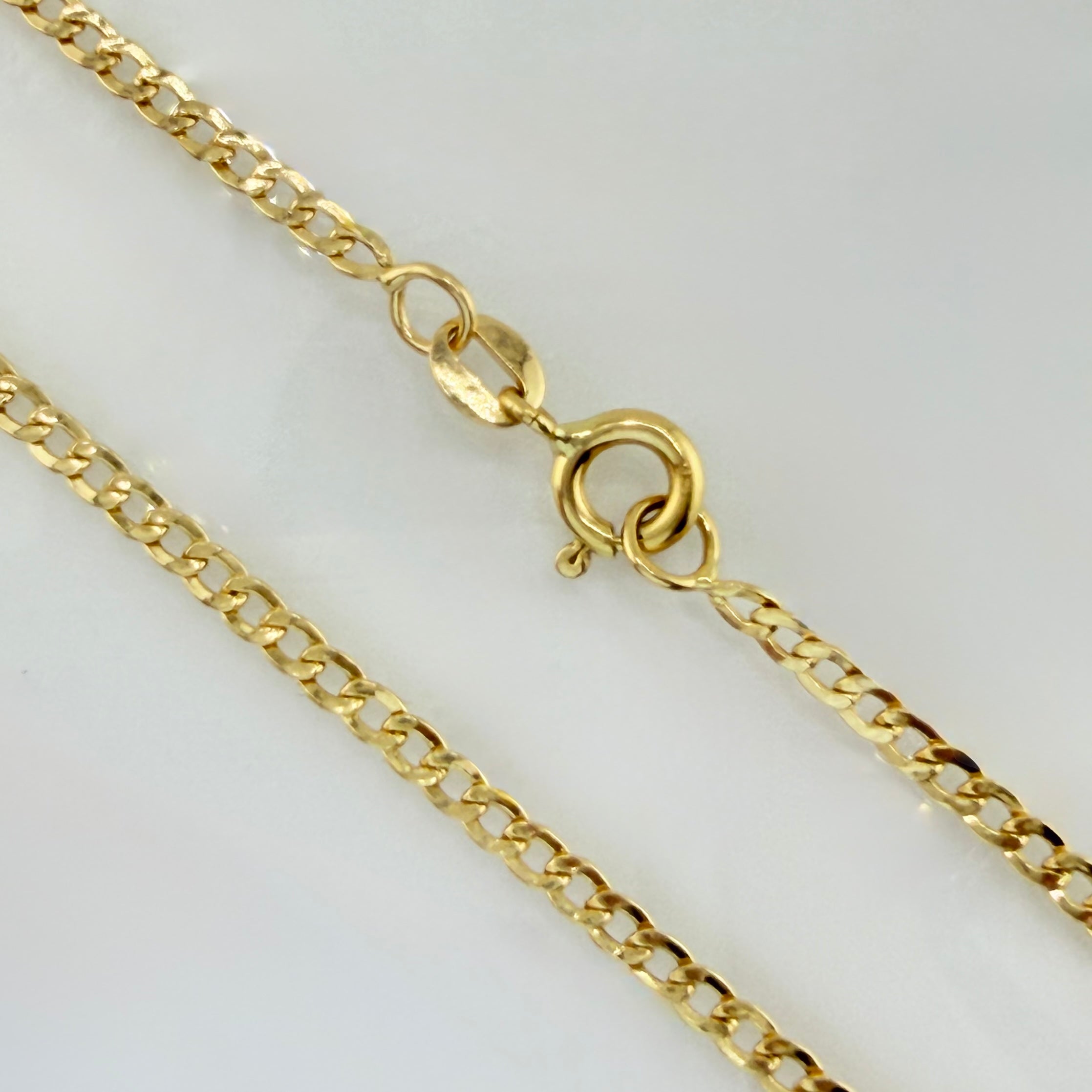 Cadena Cubana 2.2gr / 17 3/4 in / 2.4mm Oro Amarillo +1 18K