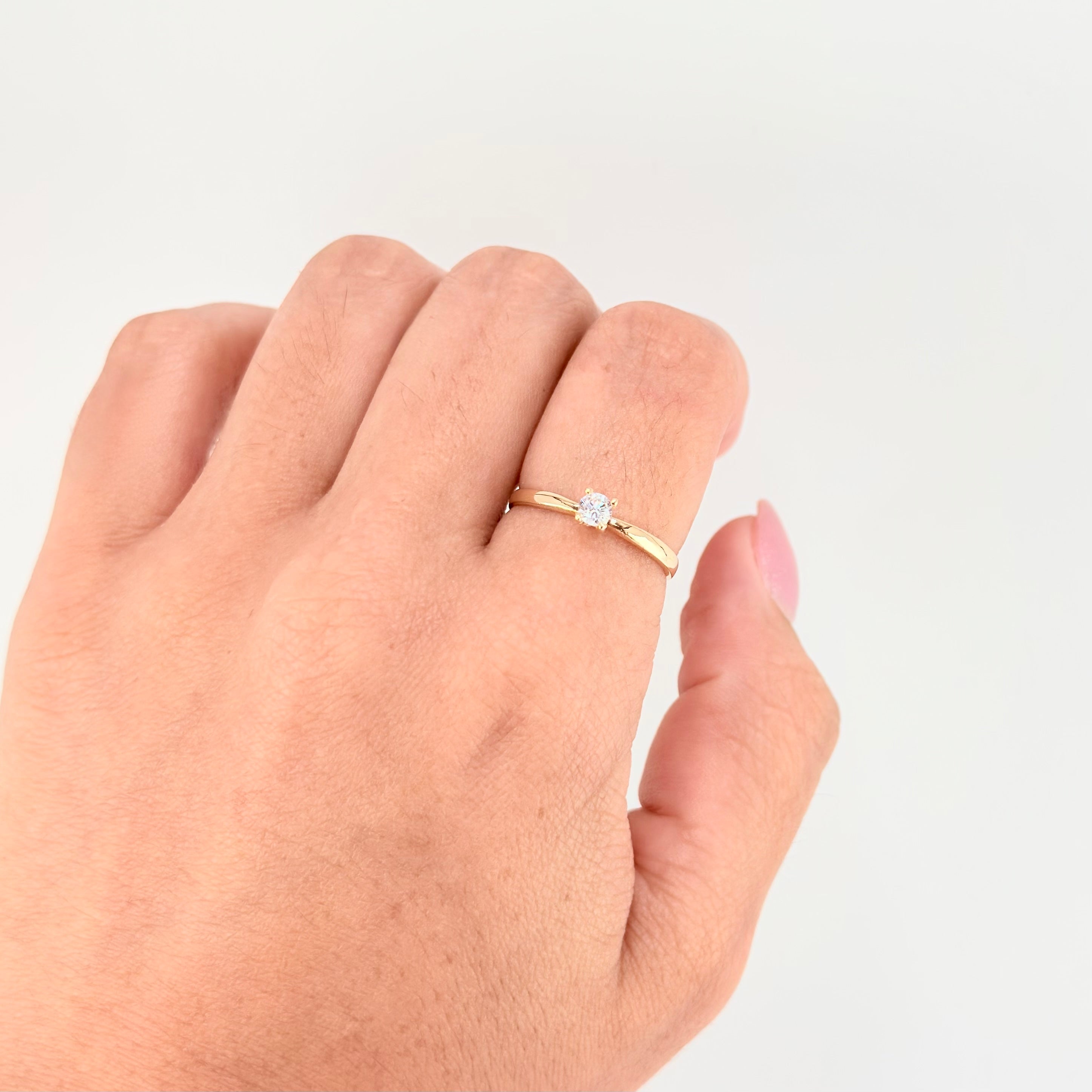 Anillo Solitario 1.05gr / T6 1/2 / Oro Amarillo 18K *