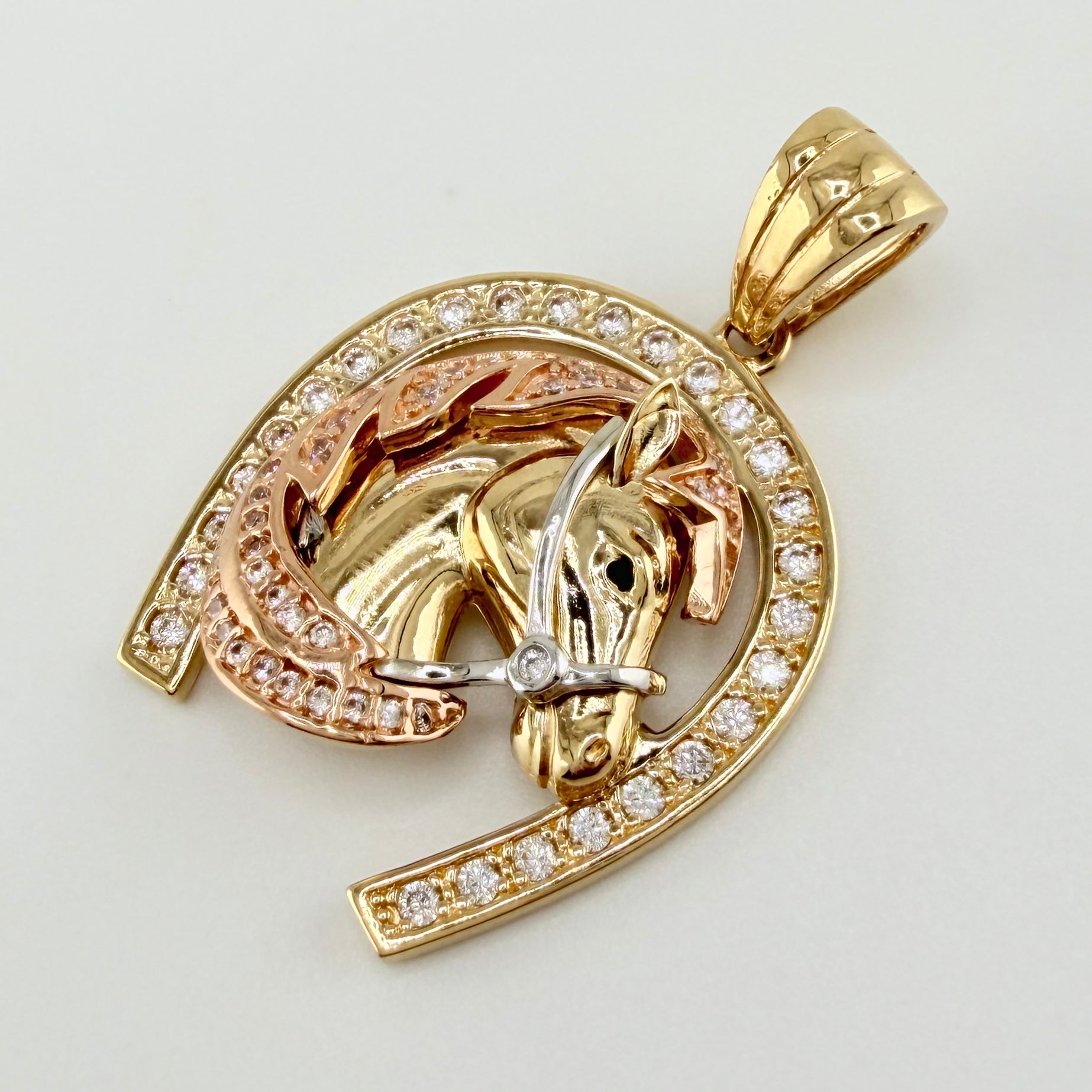 Dije Herradura Caballo 8.75gr / 1 1/4 in / Tres Oros 18K *