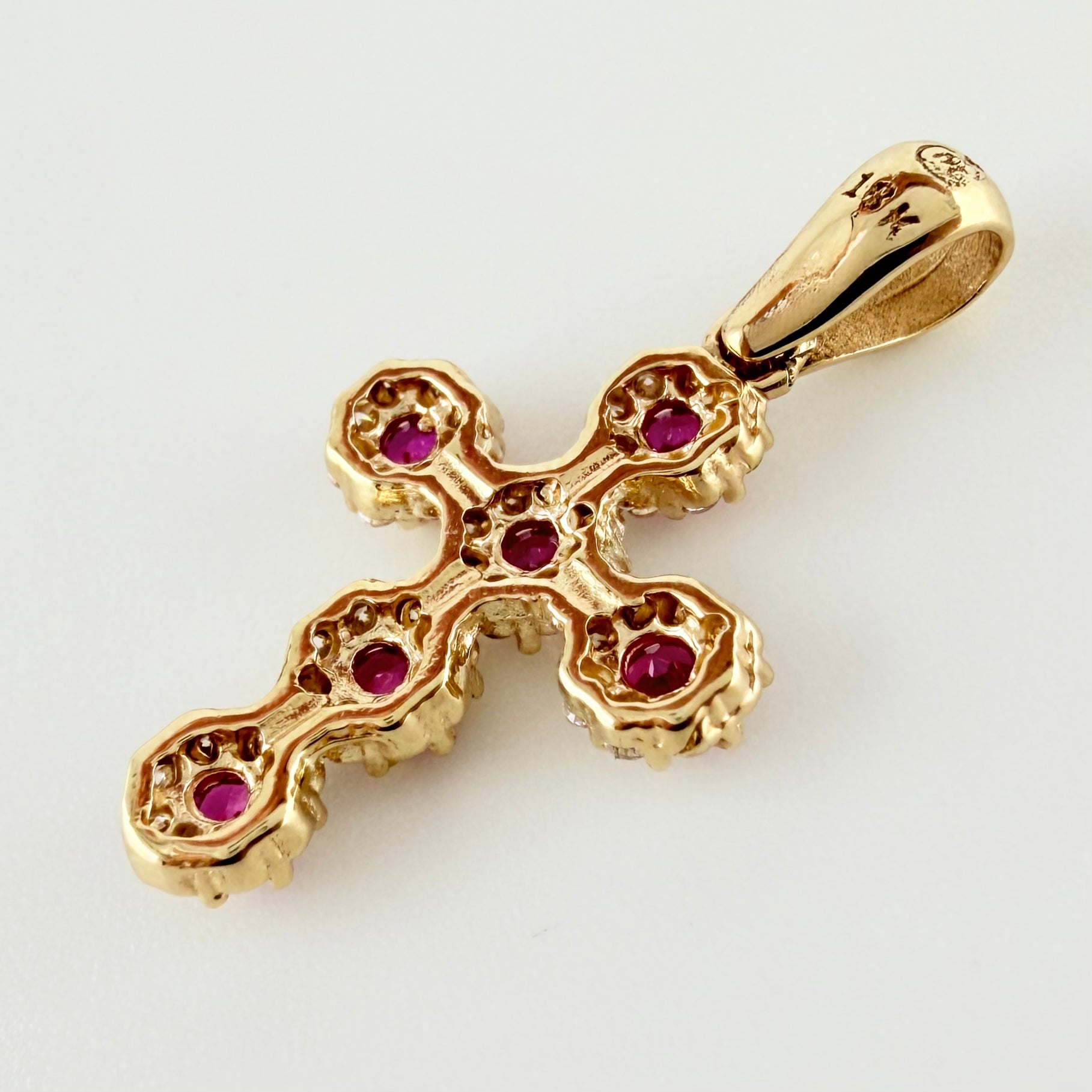 Dije Cruz Tupida 1.5gr / 1 in / Oro Amarillo 18K *