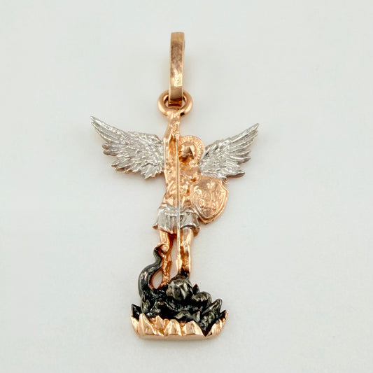 Dije San Miguel Arcangel 1.7gr / 1 in / Dos Oros Blanco Rosa 18K *