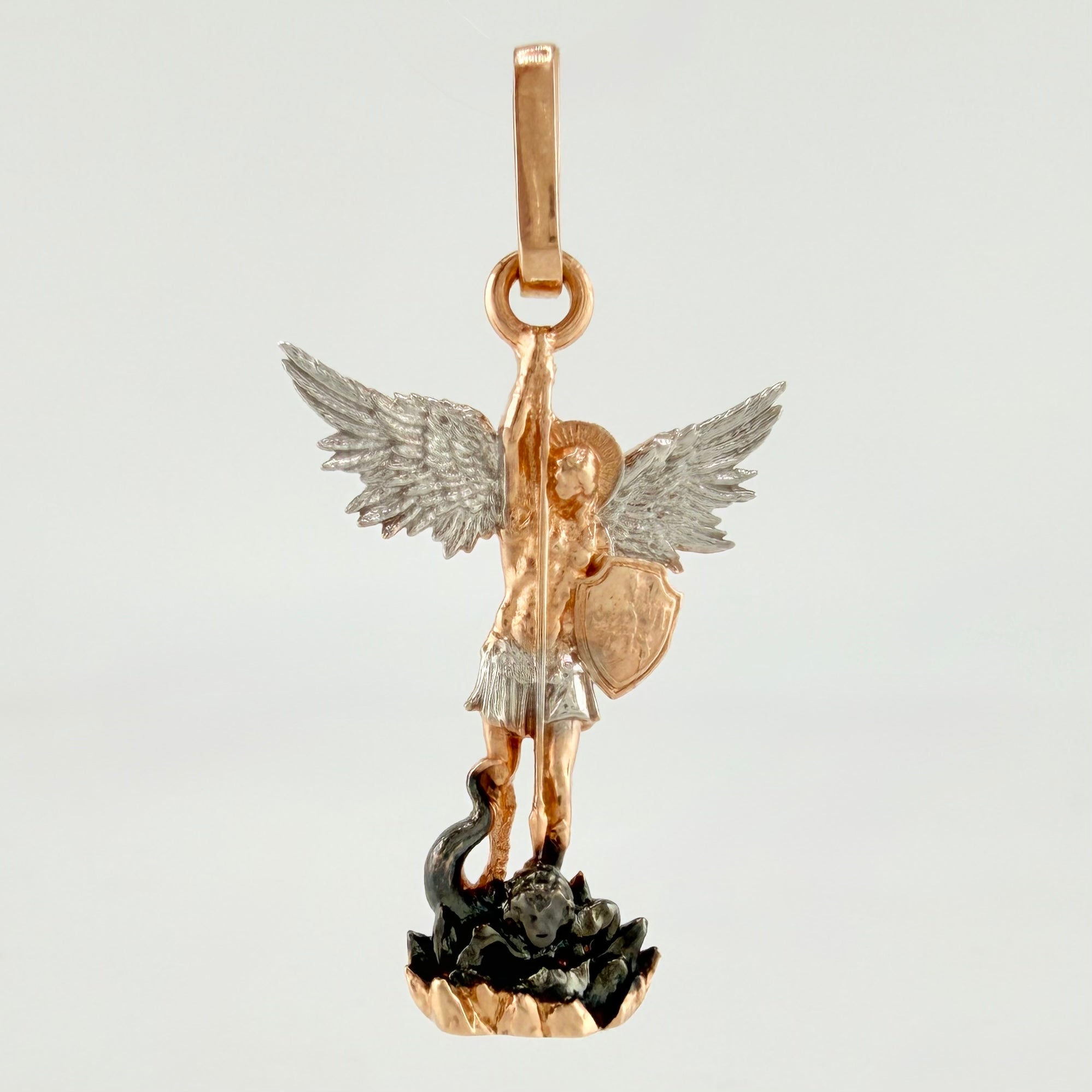 Dije San Miguel Arcangel 1.7gr / 1 in / Dos Oros Blanco Rosa 18K *