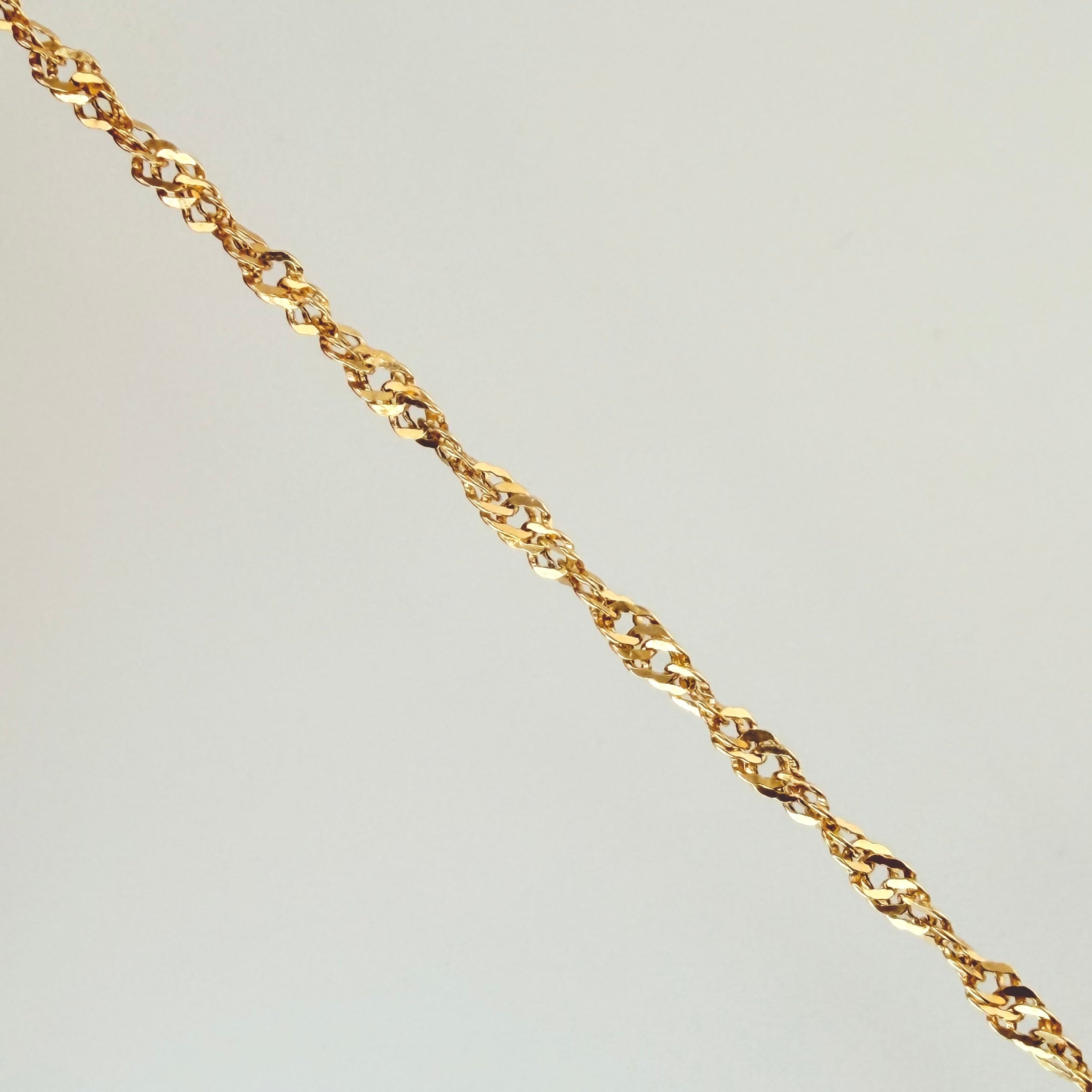Cadena Singapur 1.95gr / 17 3/4 in / 2.3mm Oro Amarillo +3 18K ©