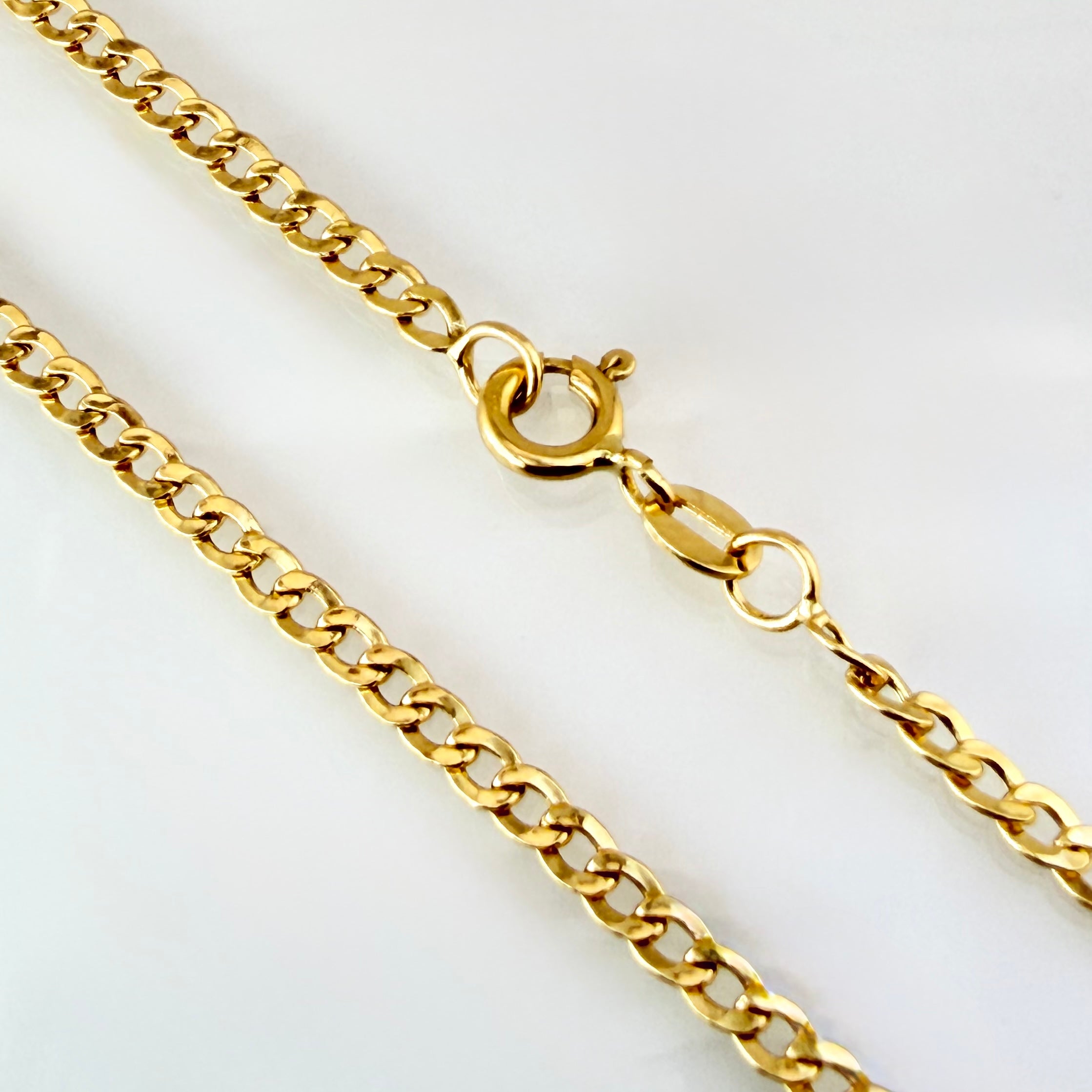 Cadena Cubana 4.75gr / 27 1/2 in / 2.3mm Oro Amarillo +1 18K *