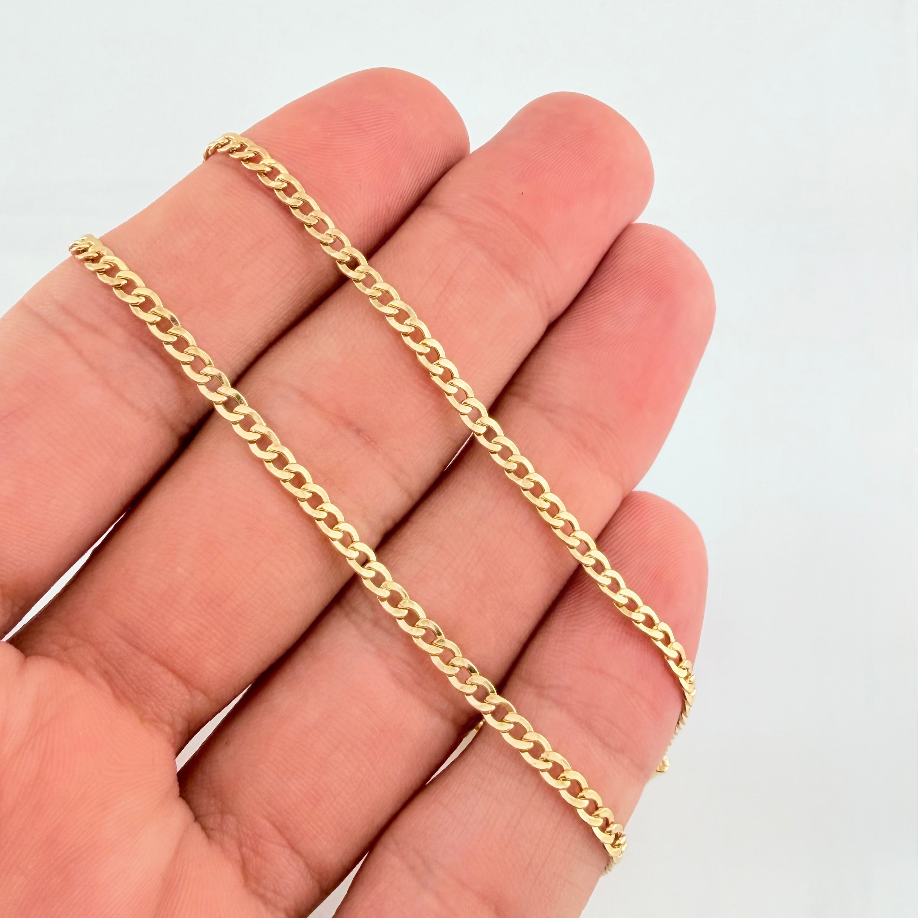 Cadena Cubana 4.75gr / 27 1/2 in / 2.3mm Oro Amarillo +1 18K *