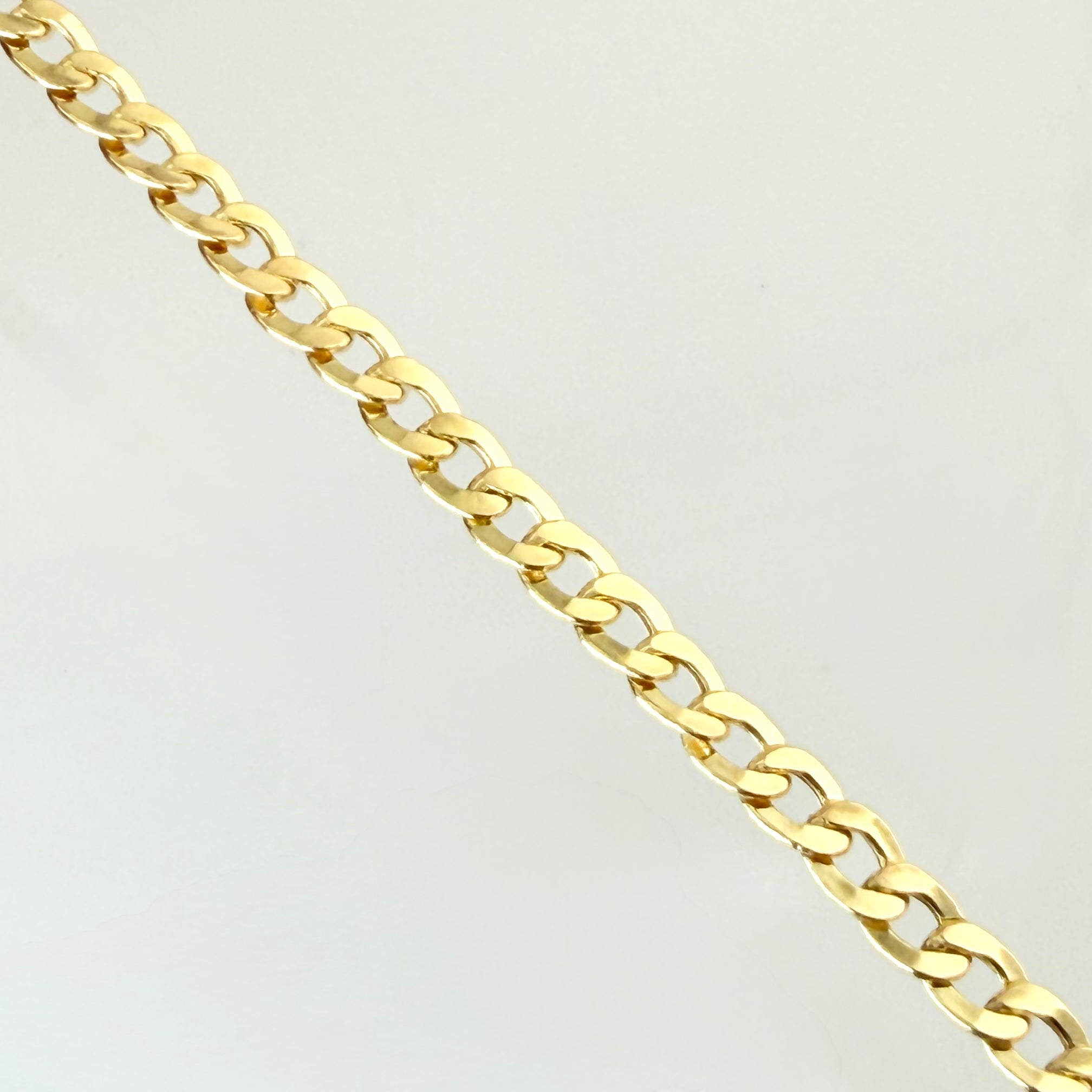 Cadena Cubana 6.3gr / 23 1/2 in / 3.3mm Oro Amarillo +1 18K *
