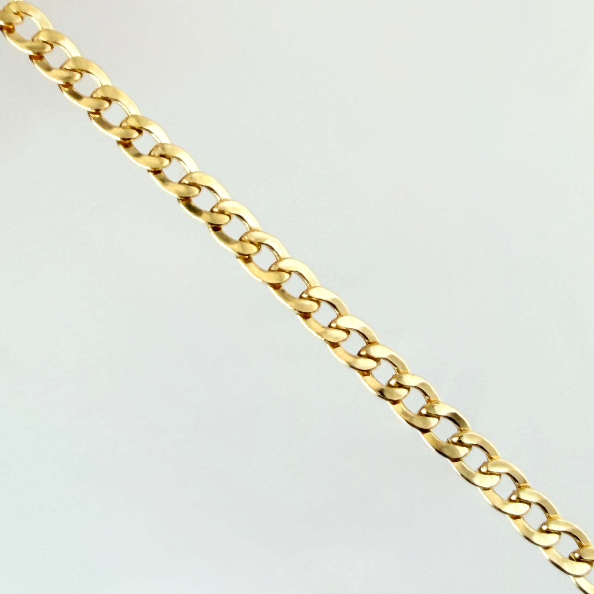 Cadena Cubana 6.15gr / 27 1/2 in / 2.8mm Oro Amarillo +1 18K ©